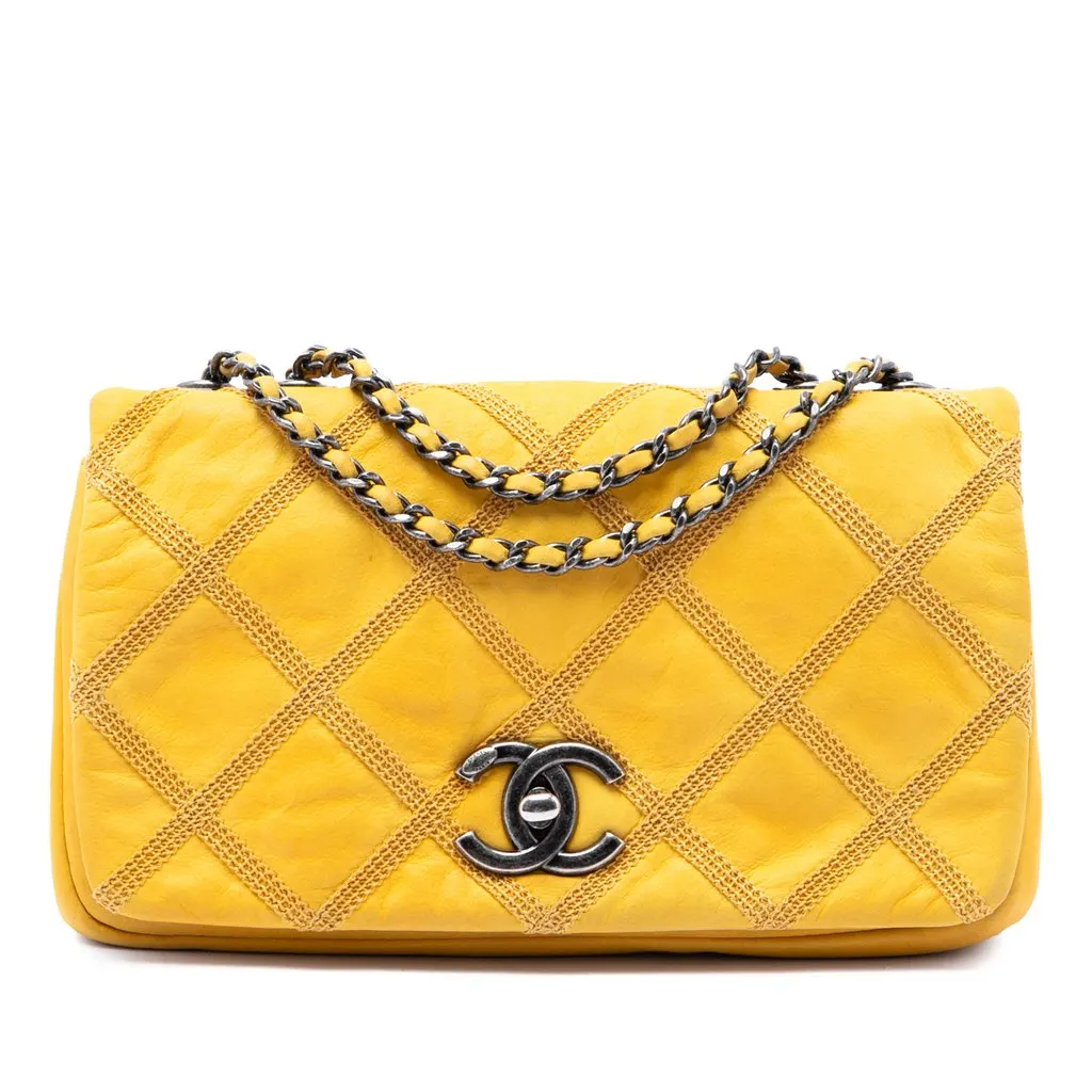 Chanel CC Iridescent Calfskin Diamond Stitch Flap Yellow Leather Very good - Front View