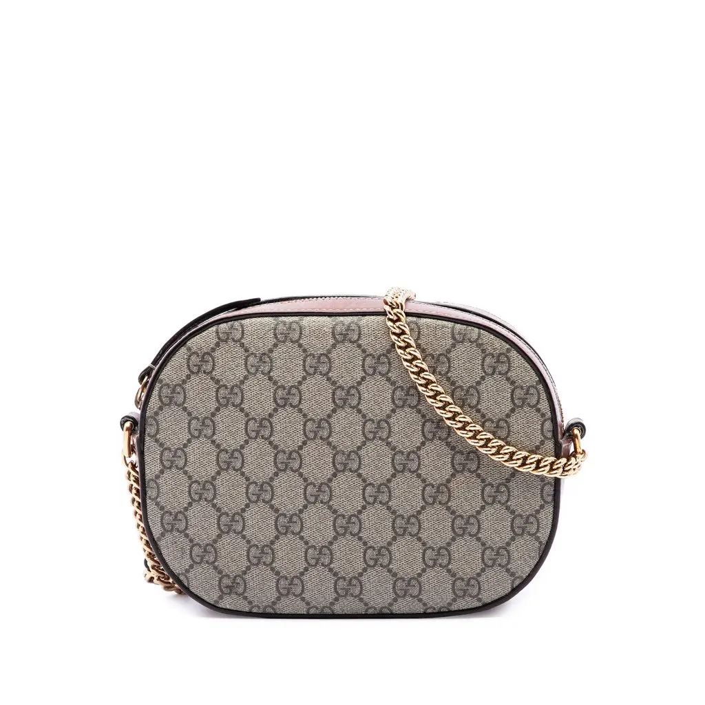 Gucci ميني GG سوبريم بسلسلة حقيبة كروس