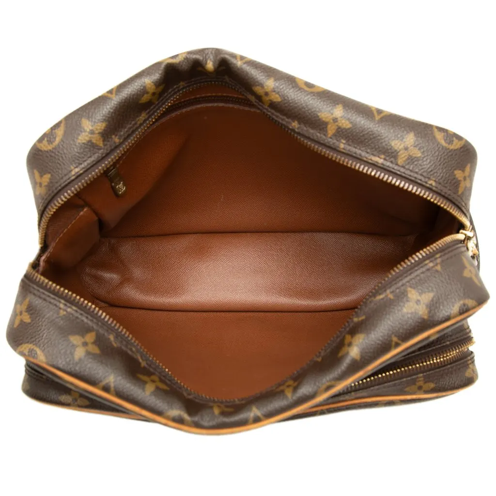 Louis Vuitton Monogram Nil Crossbody Brown Very good - Model View