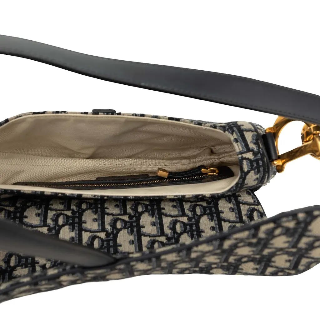 Dior Oblique Canvas Saddle Bag Blue Very good - Model View