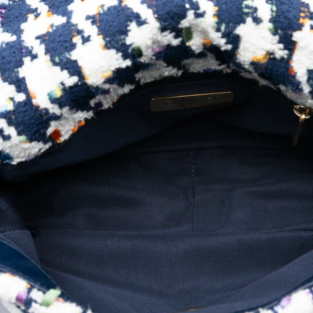 Chanel Medium Houndstooth Tweed 19 Flap Blue Very good - Model View