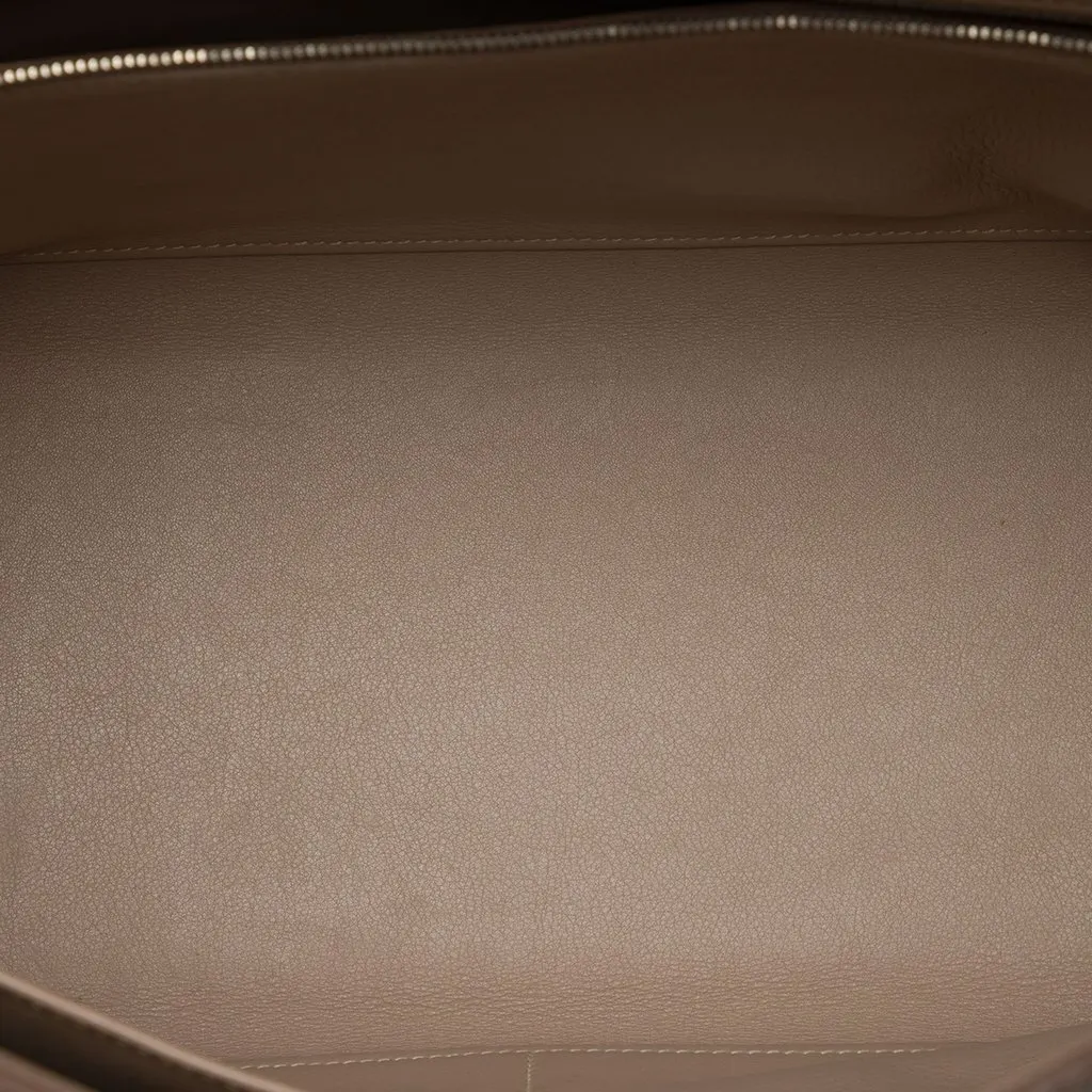 Hermès Swift Ghillies Kelly II Retourne 35 Beige Leather Good - Model View