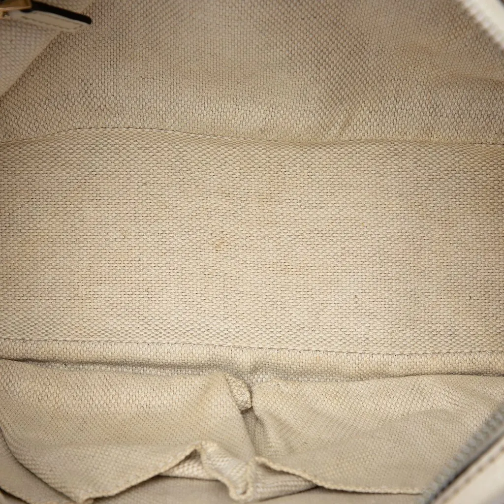 Gucci Leather Soho Chain Zip Shoulder Bag White Leather Very good - Model View