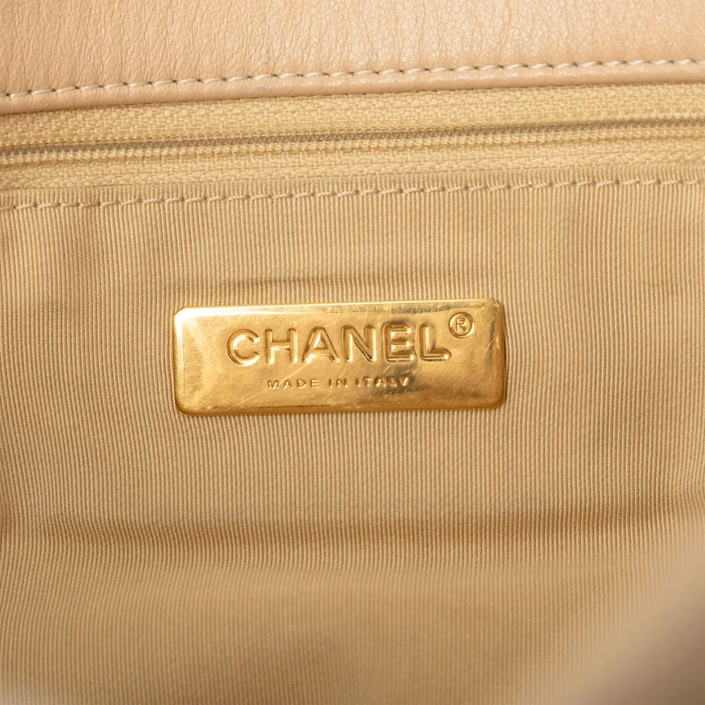 Chanel Maxi Lambskin 19 Flap Beige Leather Very good - Box View