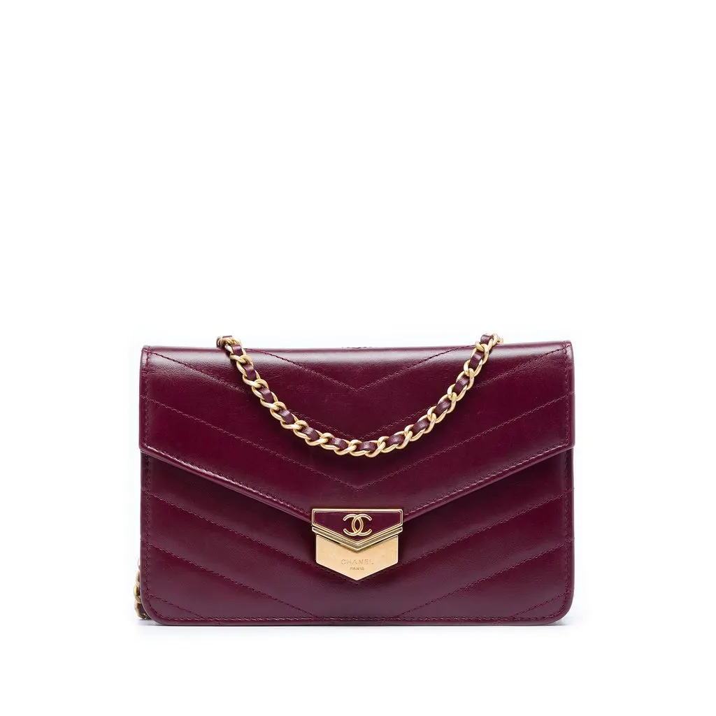 Chanel Chevron Calfskin Medal Wallet On Chain Red Leather Very good - Front View