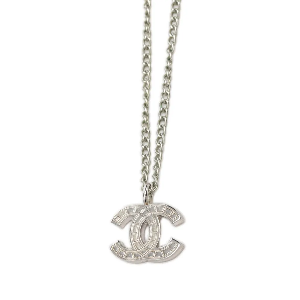 Chanel CC Brass Pendant Necklace Silver Metal Very good - Model View