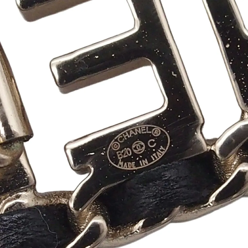 Chanel Gold Plated Lambskin Allure Logo Hair Clip Gold Metal Very good - Model View