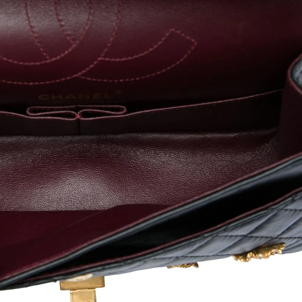 Chanel Quilted Aged Calfskin Reissue 2.55 Lucky Charms Double Flap 225 Black Leather Very good - Model View