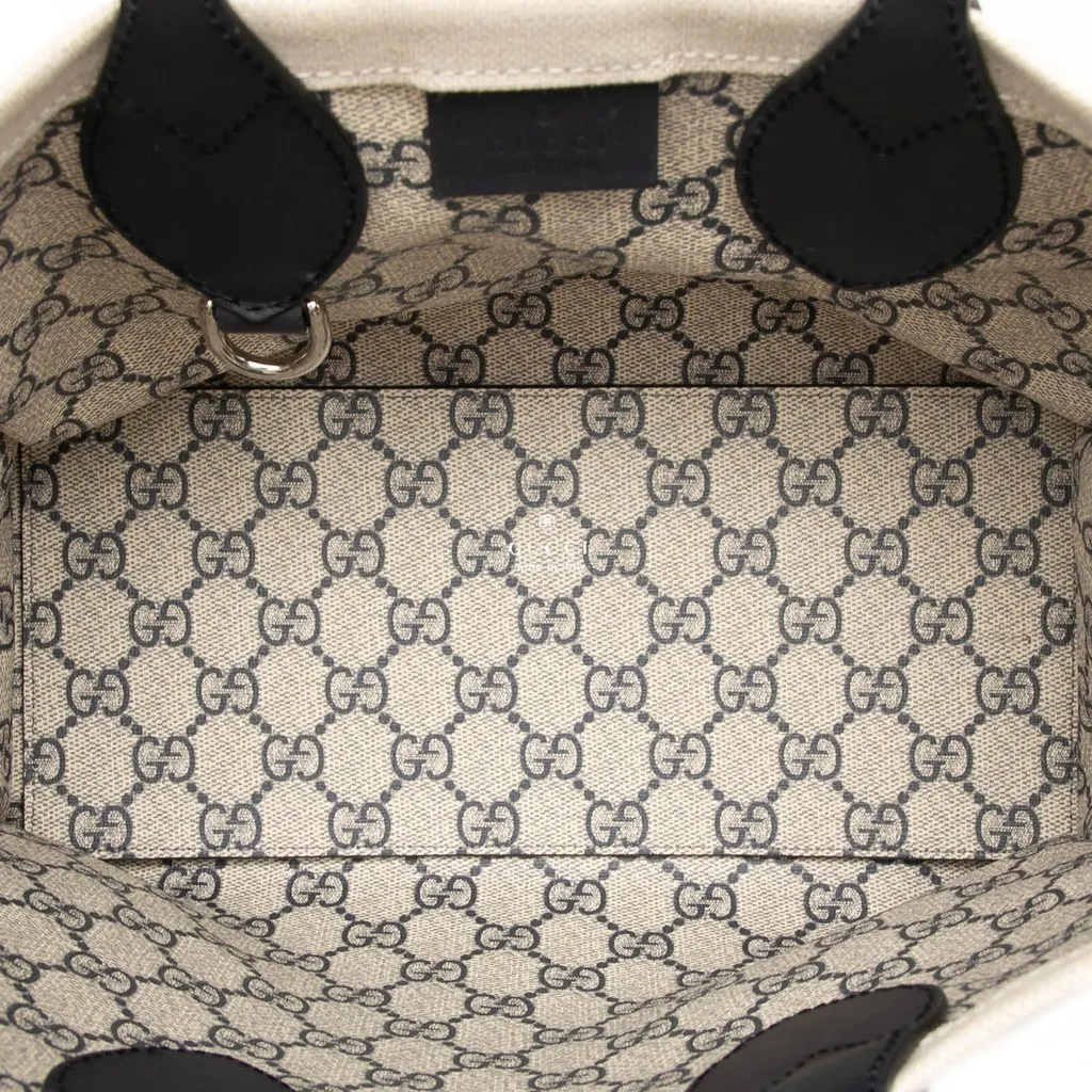 Gucci Medium Canvas Logo Tote Beige Canvas Very good - Model View