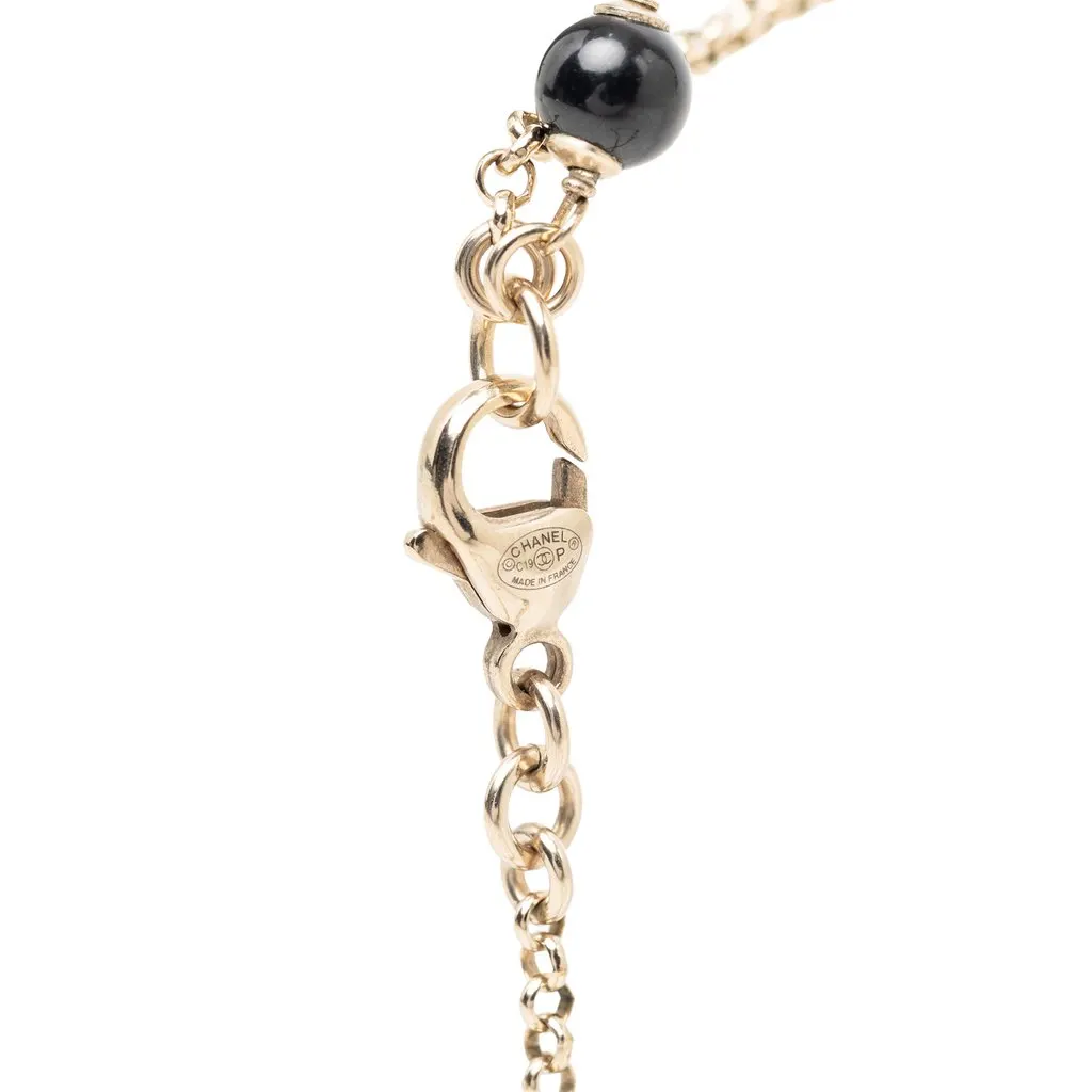 Chanel CC Gold Plated Strass Faux Pearl Flower Pendant Necklace Gold Metal Very good - Model View