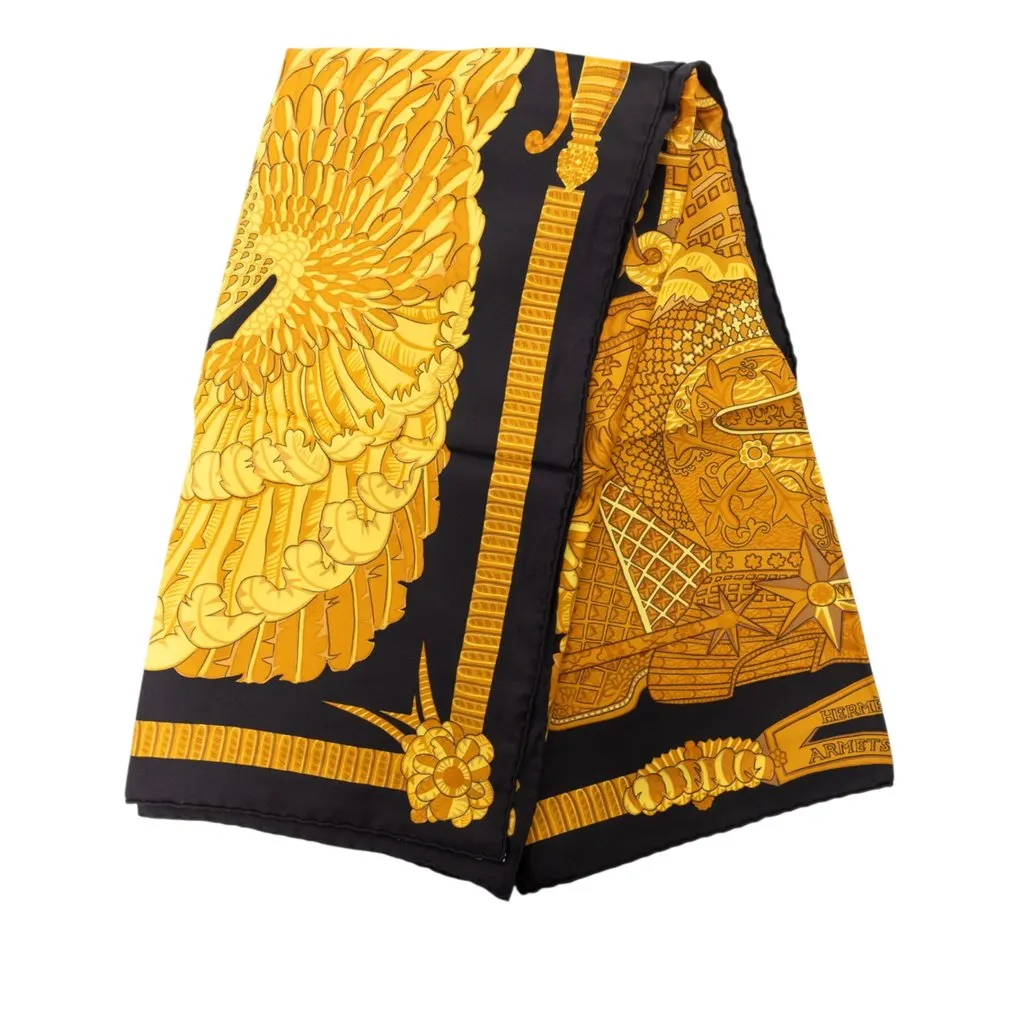 Hermès Armets en Panache Silk Scarf 90 Gold Never worn - Front View