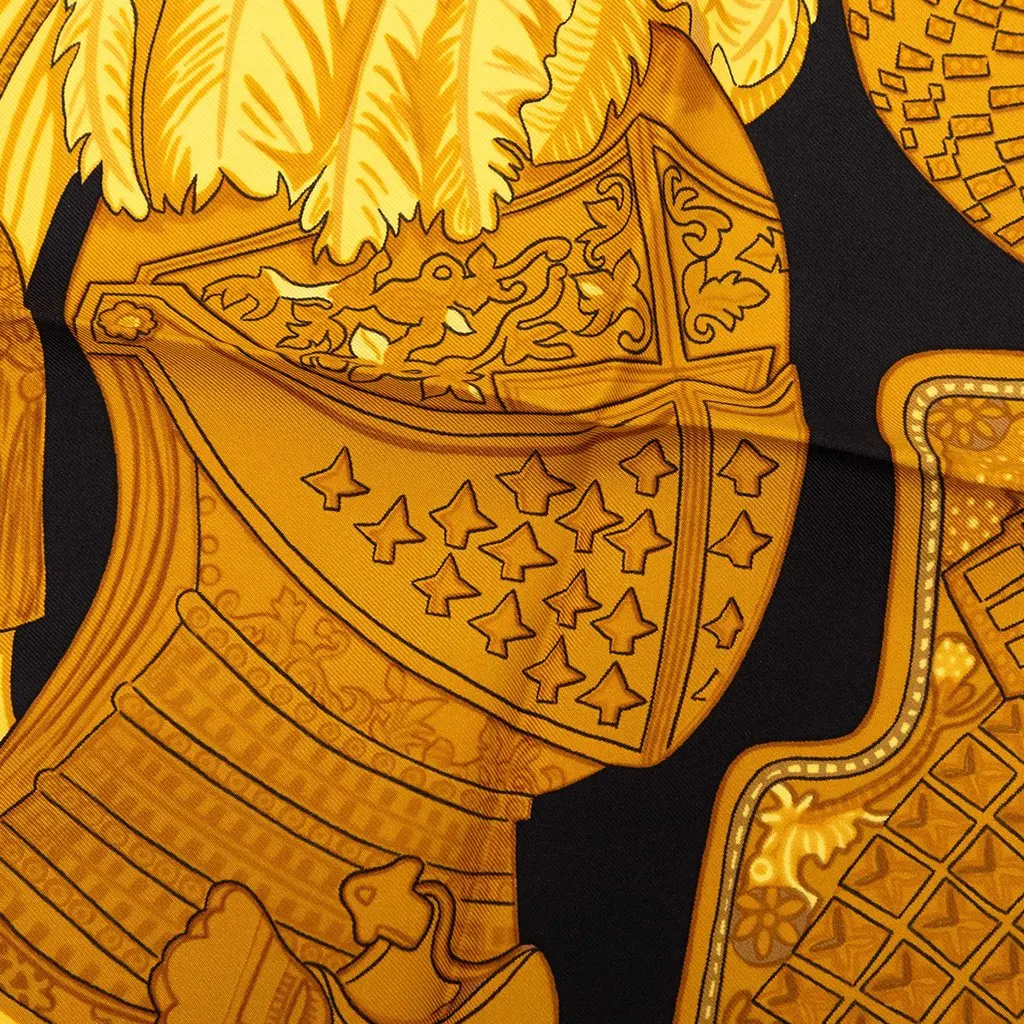 Hermès Armets en Panache Silk Scarf 90 Gold Never worn - Model View