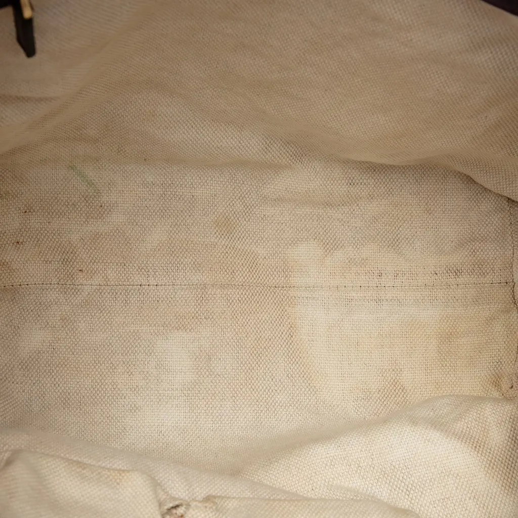 Gucci GG Canvas Tote Beige Canvas Very good - Model View