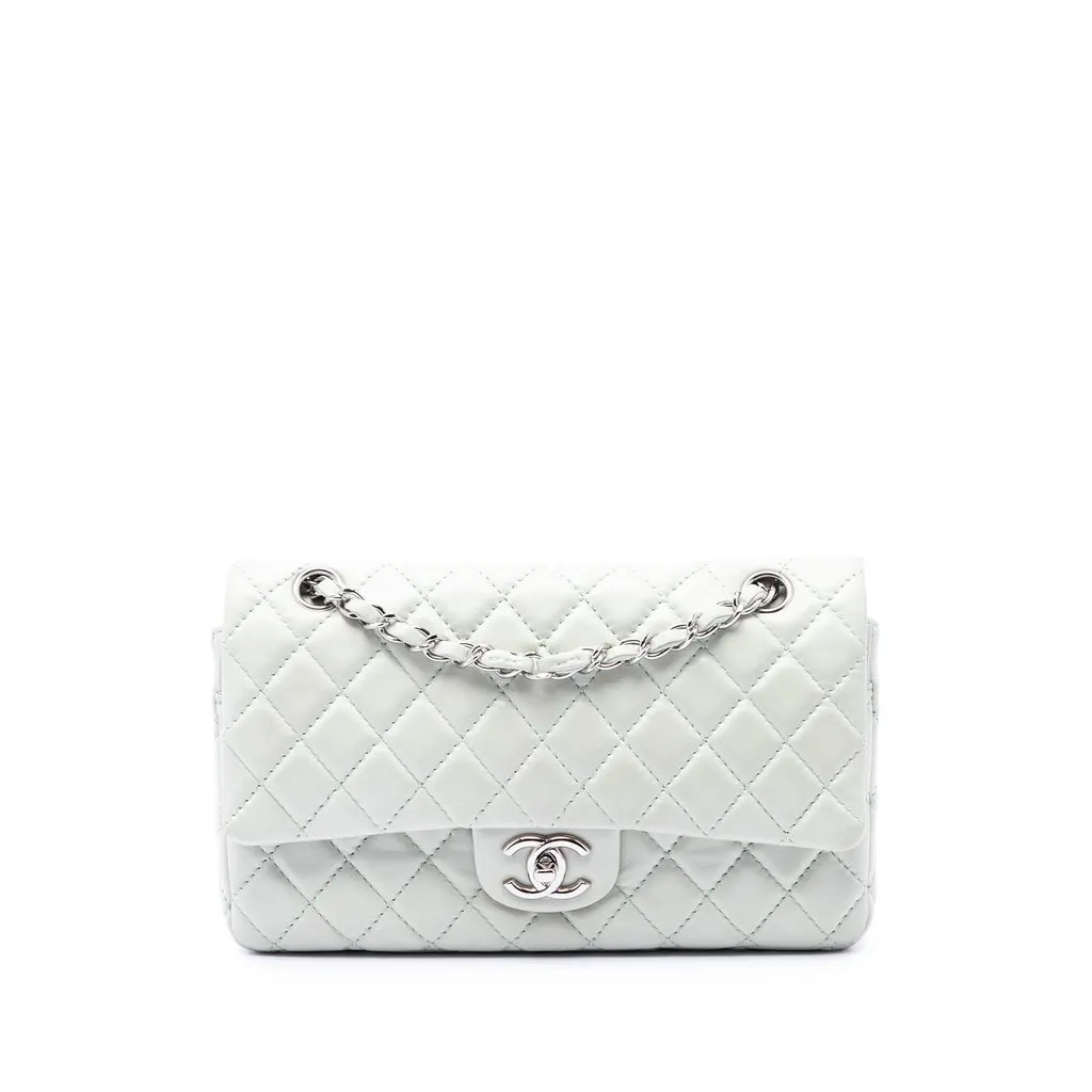 Chanel Medium Classic Lambskin Double Flap Green Leather Very good - Front View