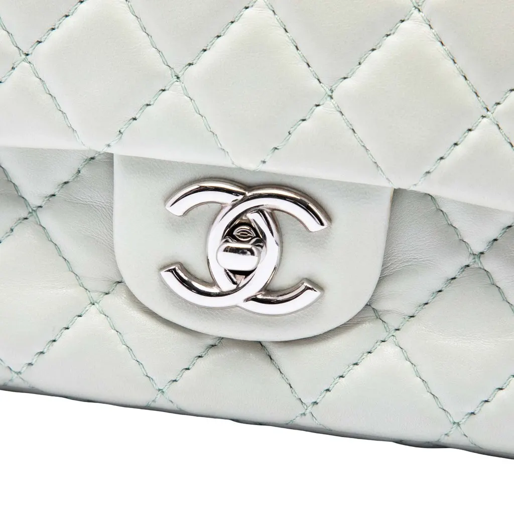 Chanel Medium Classic Lambskin Double Flap Green Leather Very good - Box View
