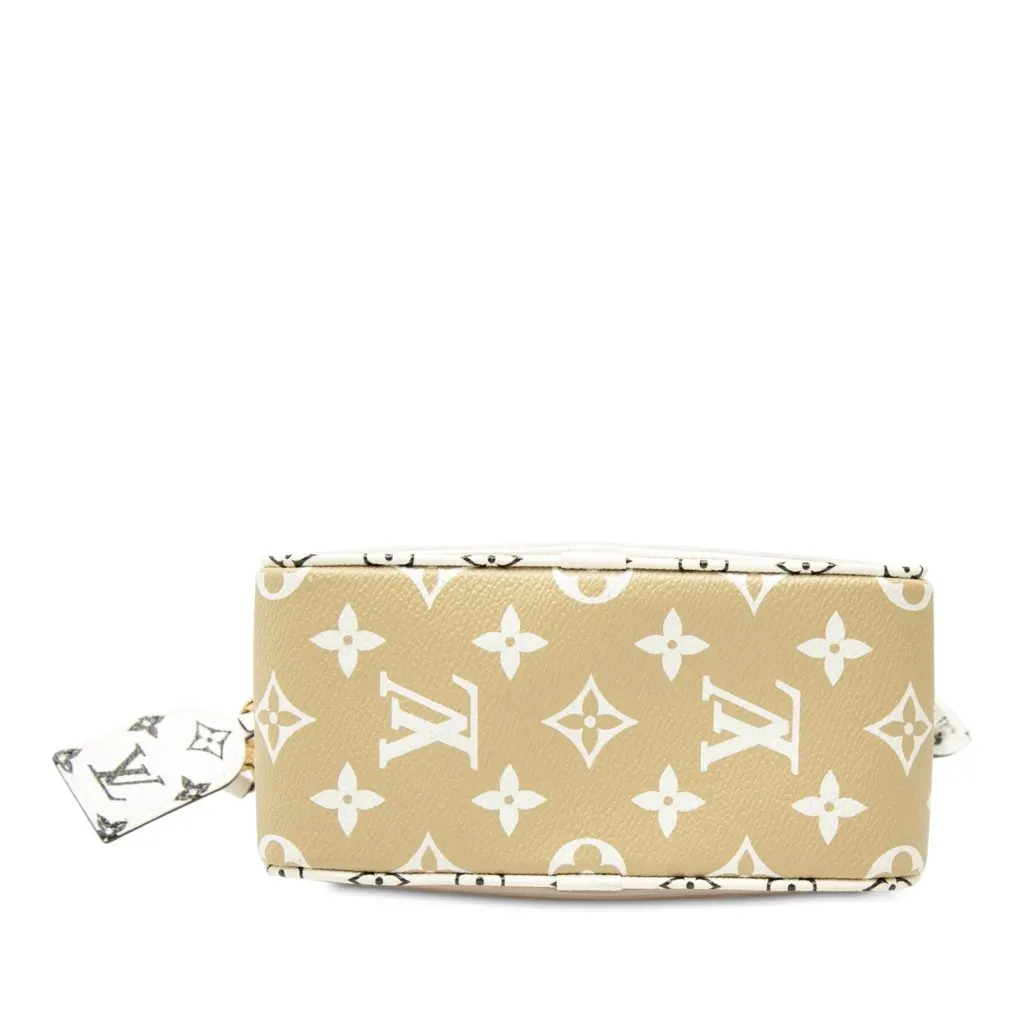 Louis Vuitton Monogram Giant Jungle Beach Pouch Green Canvas Good - Inside View