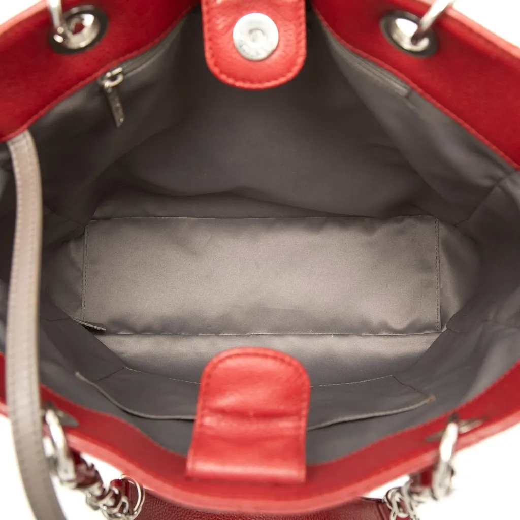 Chanel Caviar Vertical Grand Shopping Tote Red Leather Very good - Model View