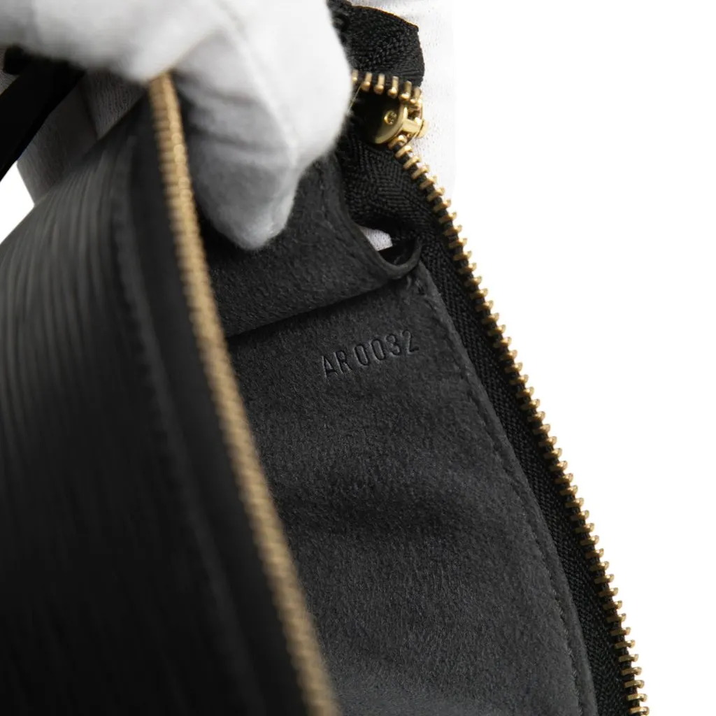 Louis Vuitton Epi Pochette Accessoires Black Leather Very good - Box View