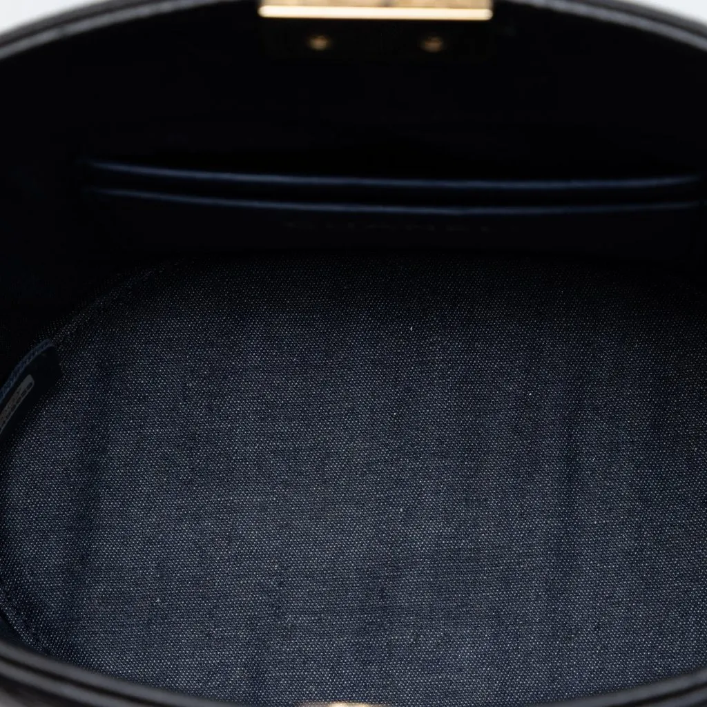 Chanel CC Lambskin Elegant Chain Vanity Case Black Leather Very good - Model View