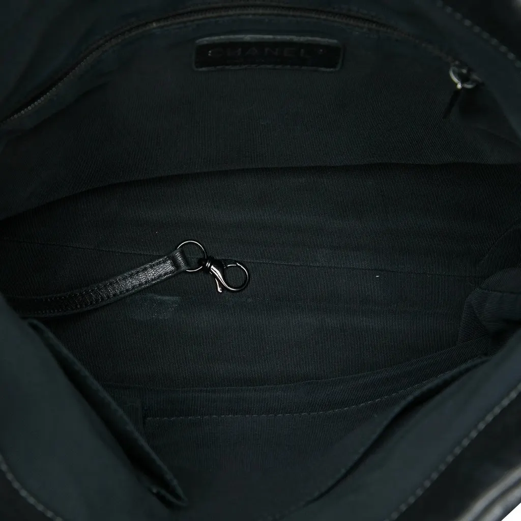 Chanel Medium Quilted Calfskin Chain Me Hobo Black Leather Very good - Model View