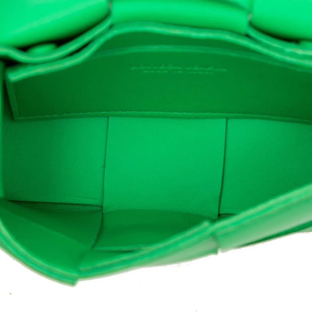Bottega Veneta Candy Nappa Intrecciato Cassette Crossbody Green Leather Very good - Model View
