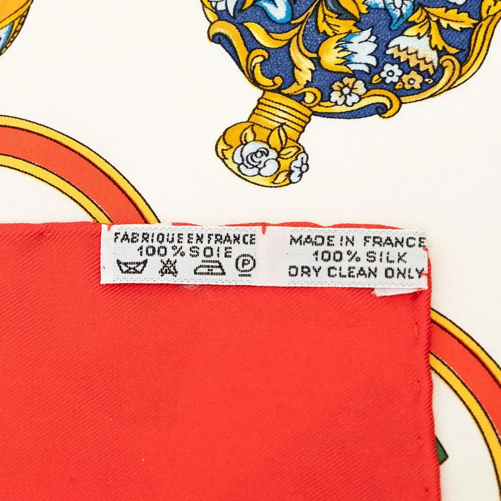 Hermès Qu Importe Le Flacon Silk Handkerchief White Silk Never worn - Inside View