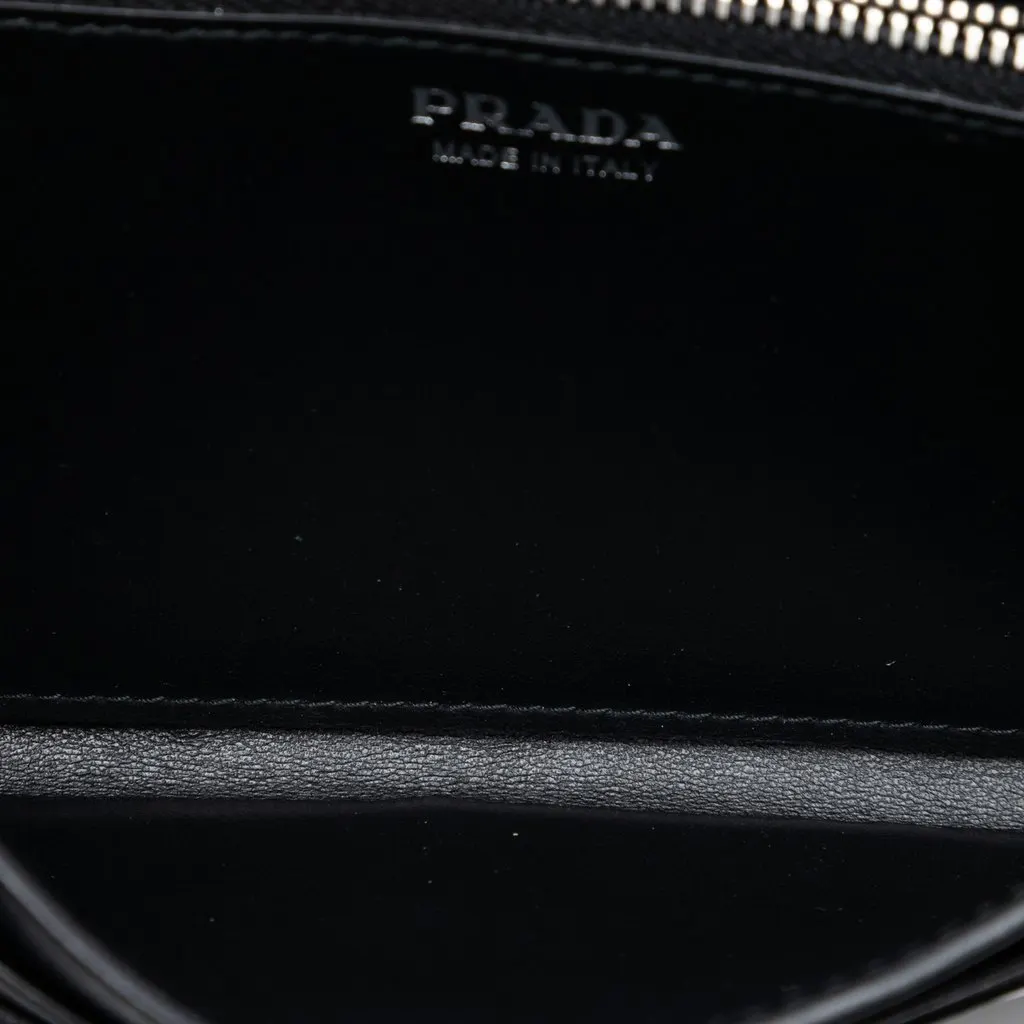 Prada Tessuto Grommet Wallet On Chain Black Very good - Model View