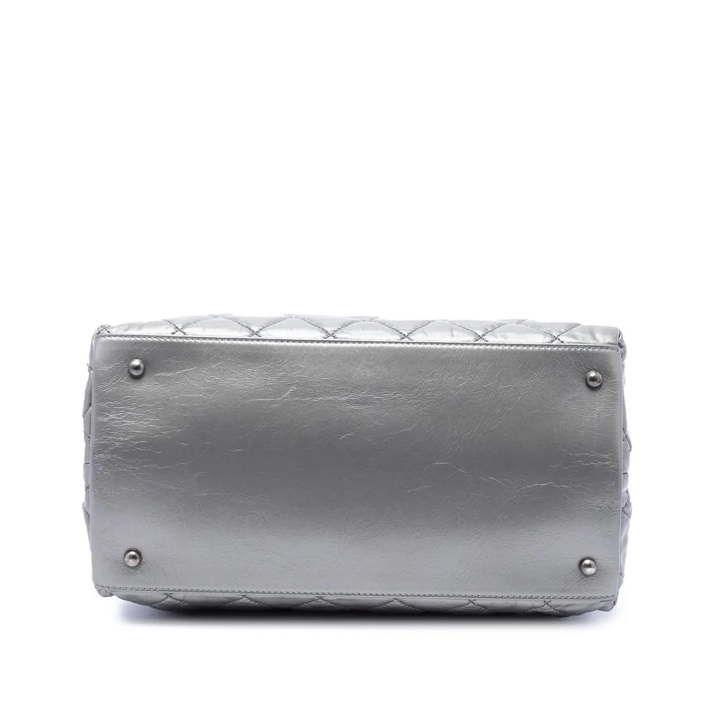 Chanel Small Quilted Metallic Aged Calfskin Chain Me Tote Silver Leather Very good - Inside View