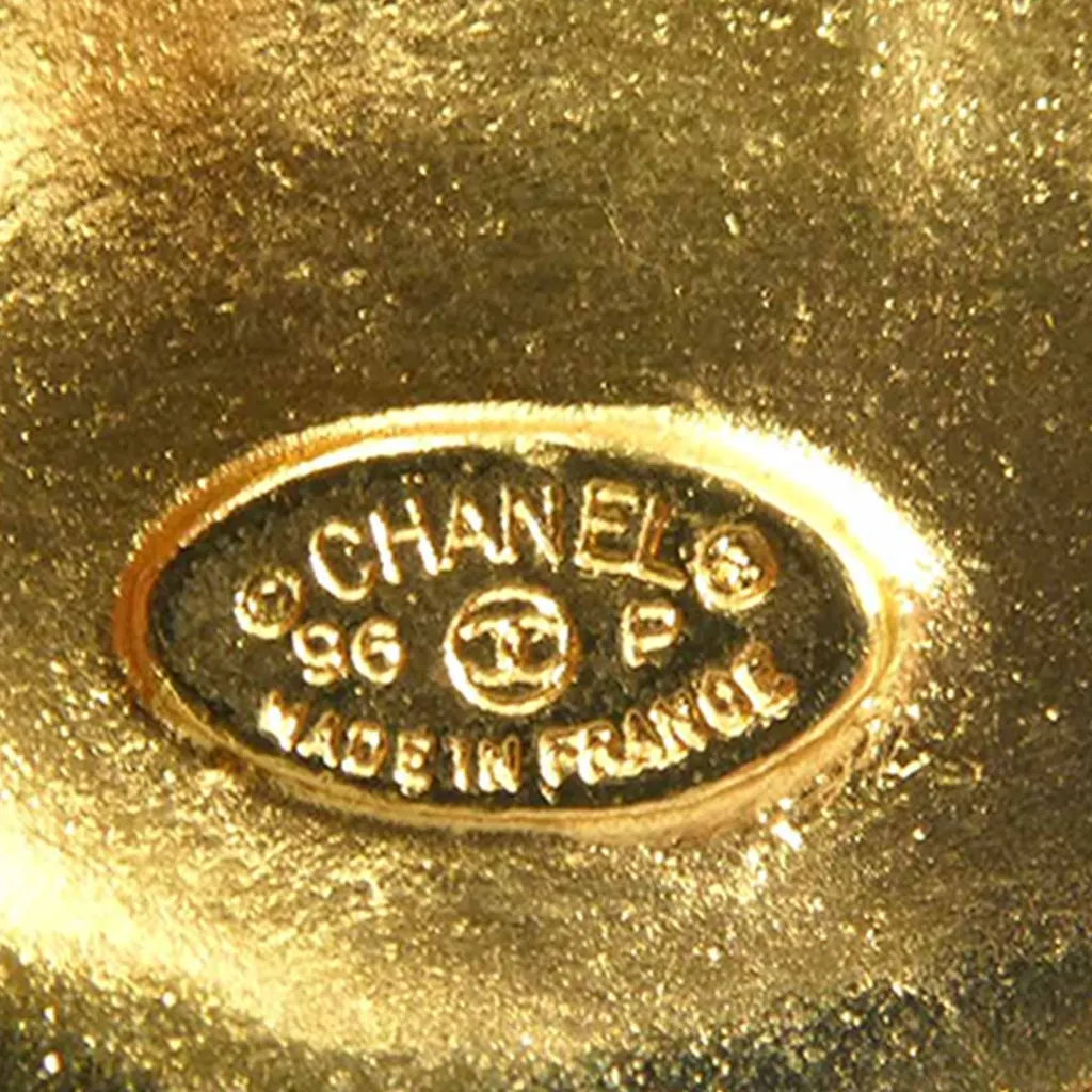 Chanel CC Gold Plated Flower Brooch Gold Metal Very good - Model View