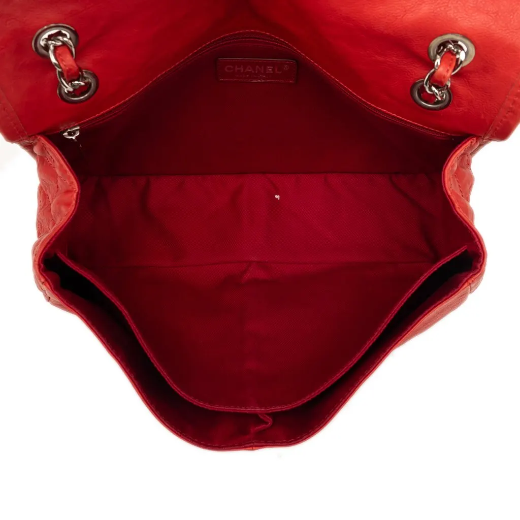 Chanel Medium Grained Calfskin Natural Beauty Flap Red Leather Very good - Model View