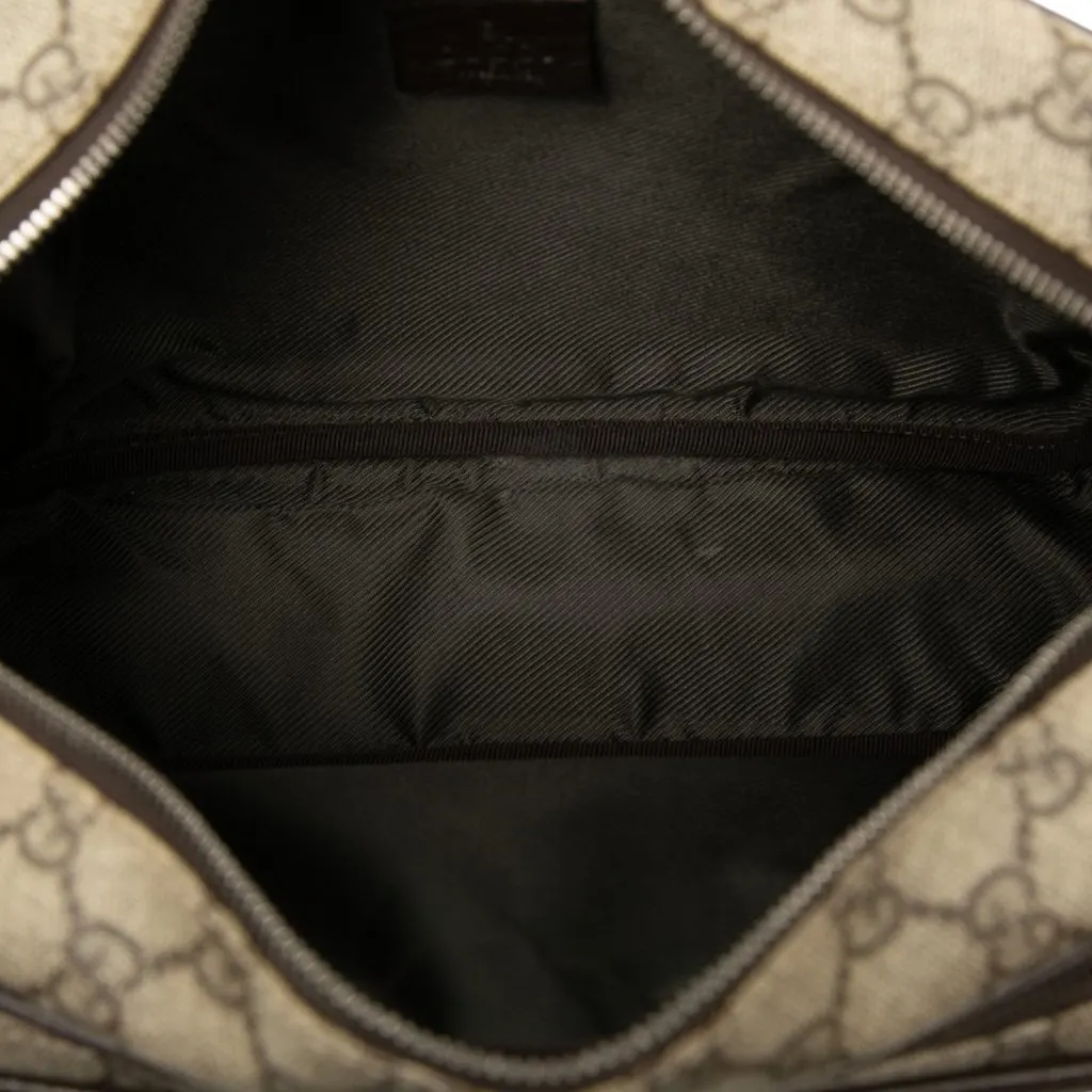 Gucci GG Supreme Crossbody Beige Canvas Very good - Model View