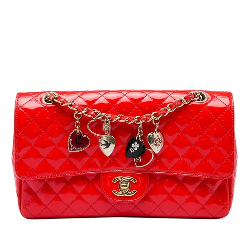 Chanel متوسطة كلاسيك جلد لامع Valentines Heart Charms مفردة بغطاء