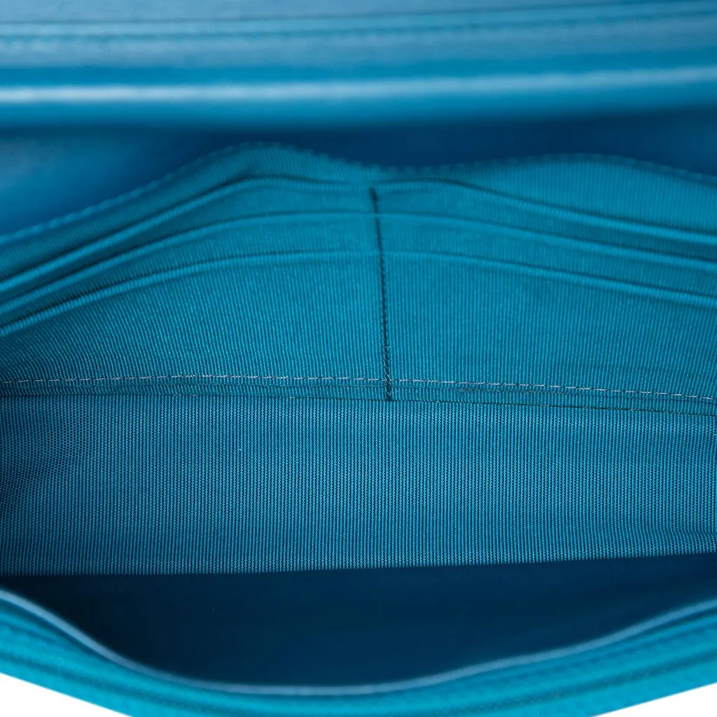Chanel CC Patent Wallet On Chain Blue Leather Very good - Model View