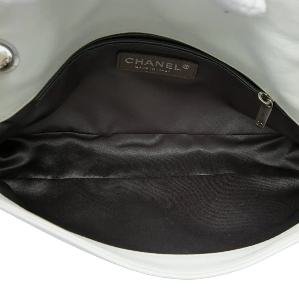 Chanel Lambskin Pearl Obsession Flap White Leather Very good - Model View