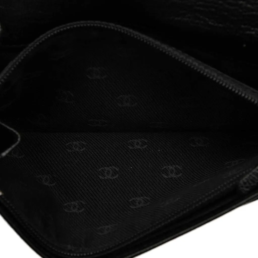 Chanel CC Goatskin L Yen Wallet Black Leather Very good - Model View