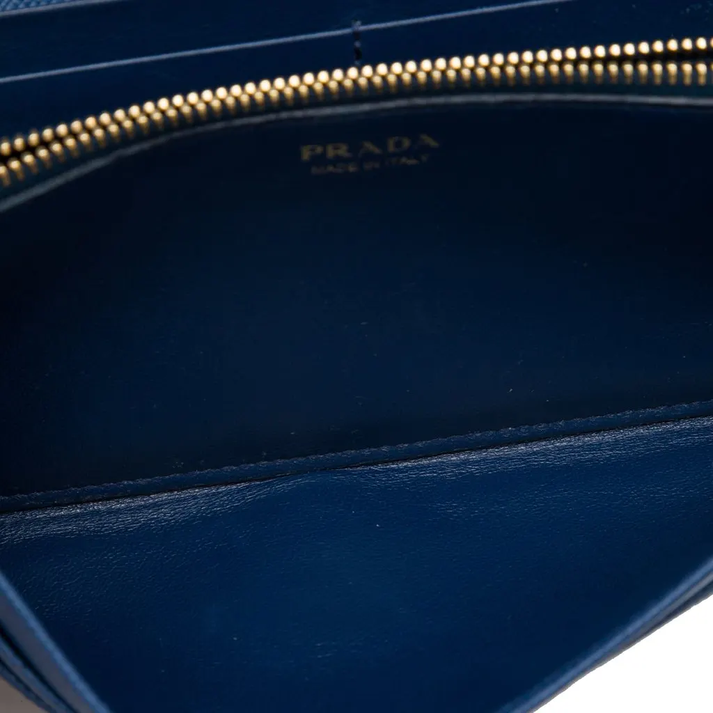 Prada Saffiano Wallet On Chain Blue Leather Very good - Model View