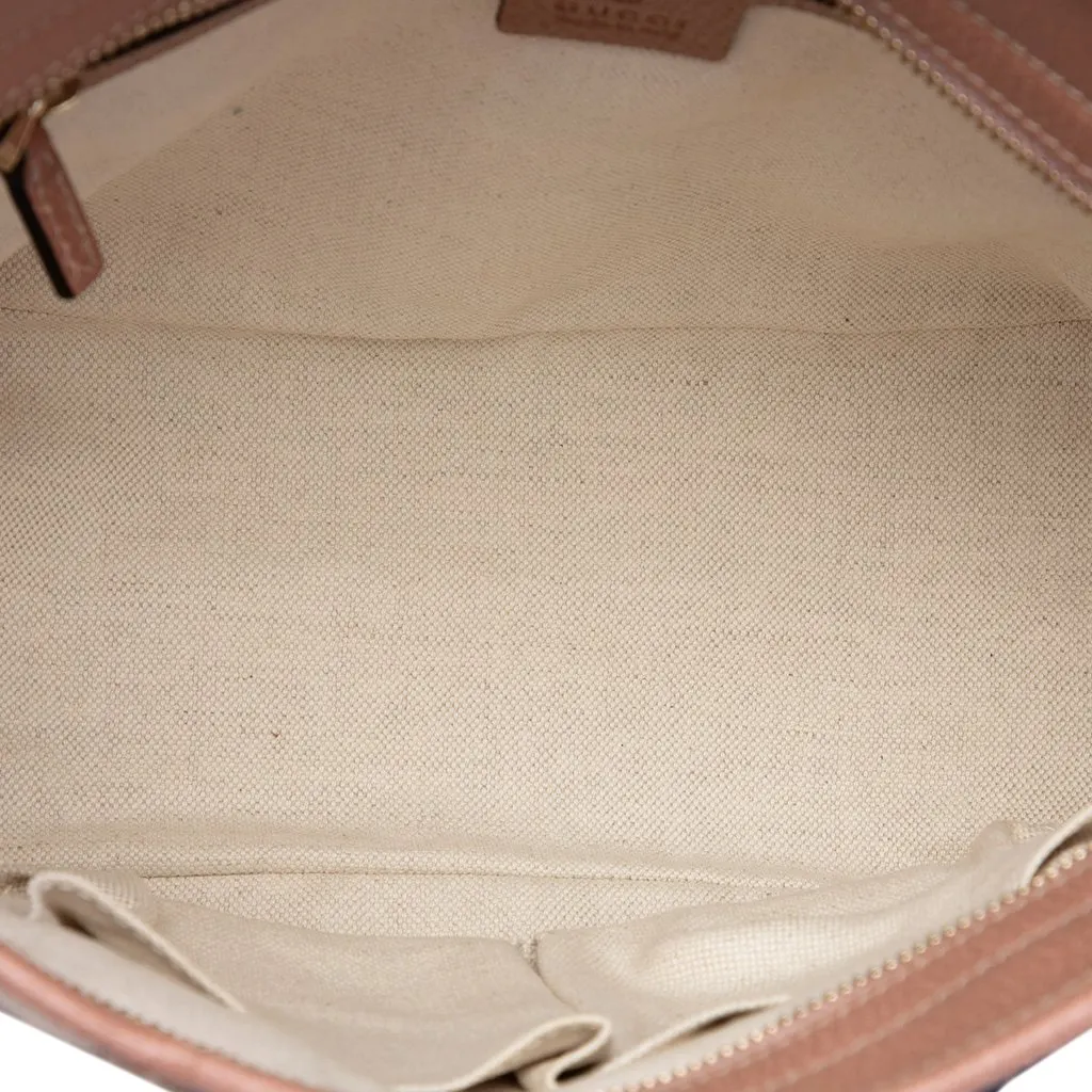 Gucci GG Canvas Bree Tote Beige Very good - Model View