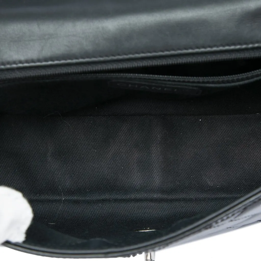 Chanel Medium Patent Coco Shine Flap Black Leather Very good - Model View