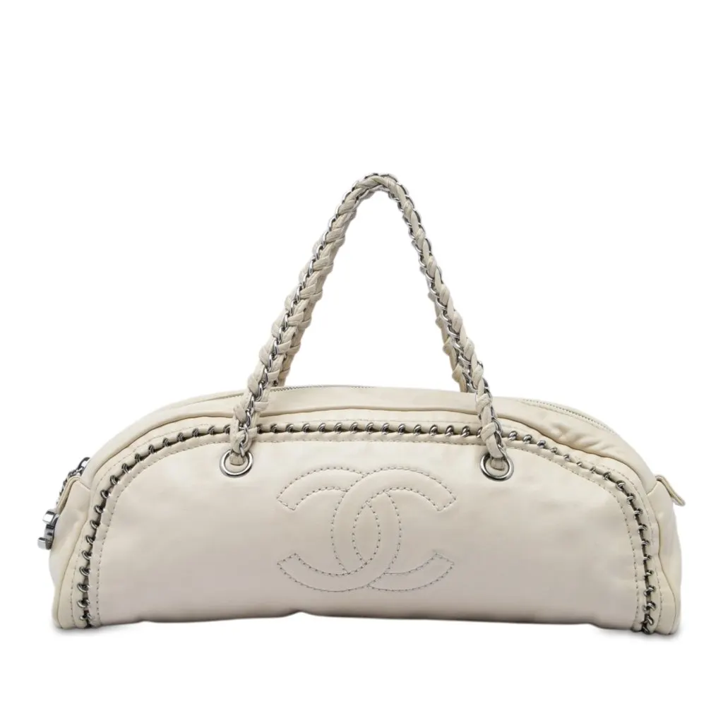 Chanel Small Calfskin Luxe Ligne Bowler Bag White Leather Very good - Front View