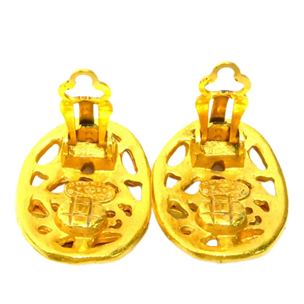 Chanel CC Gold Plated Oval Clip On Earrings Gold Metal Very good - Model View