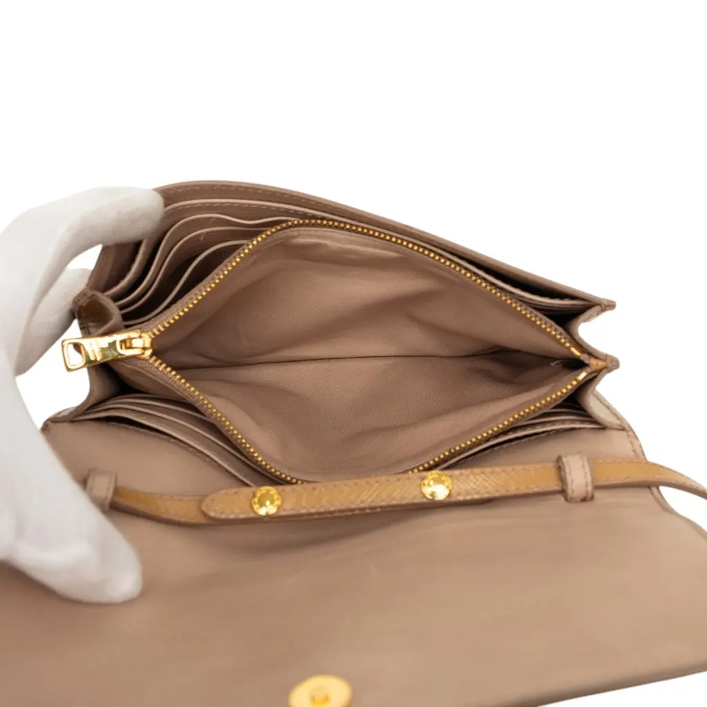 Prada Saffiano Vernice Wallet On Strap Brown Leather Good - Model View
