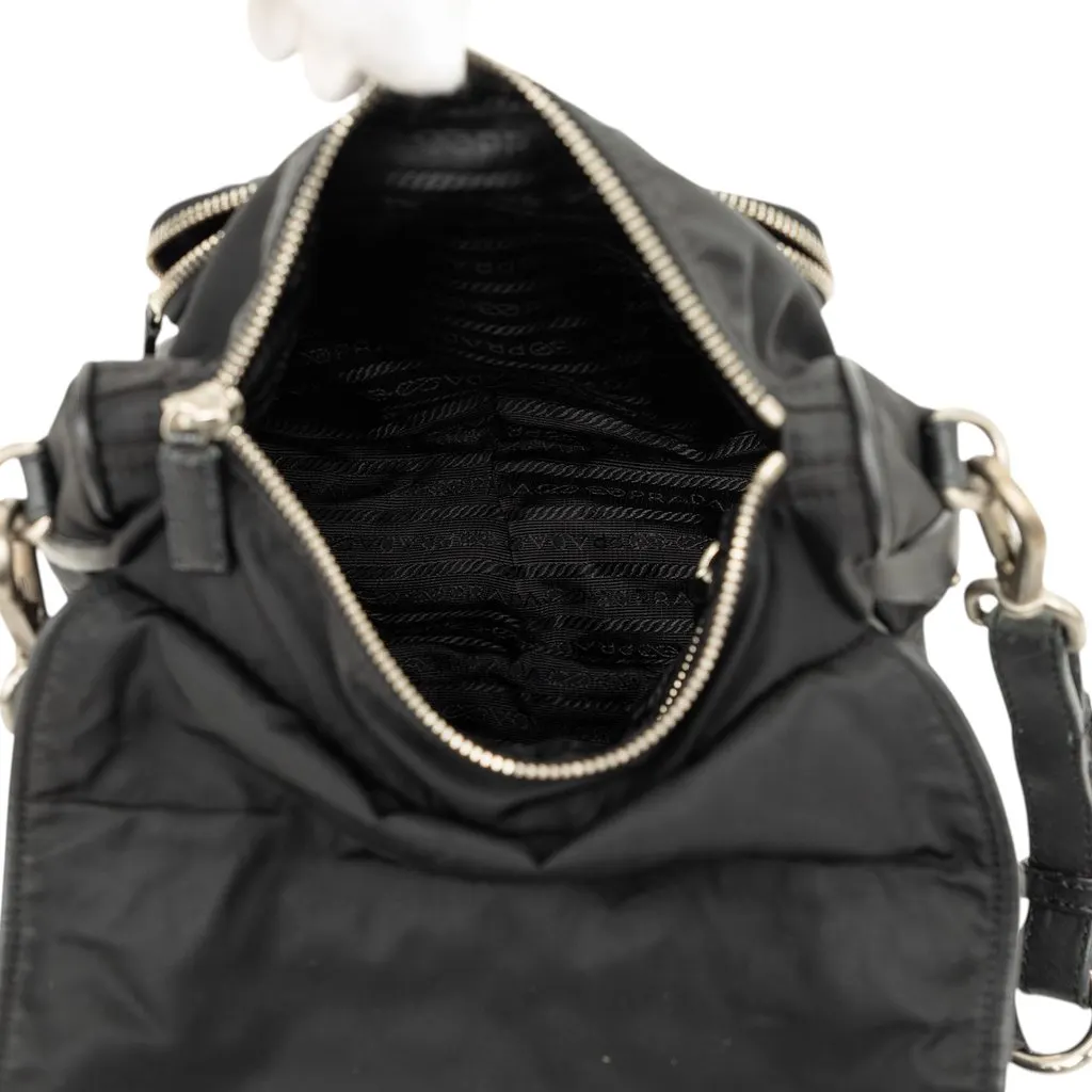 Prada Saffiano Trimmed Tessuto Shoulder Bag Black Very good - Model View