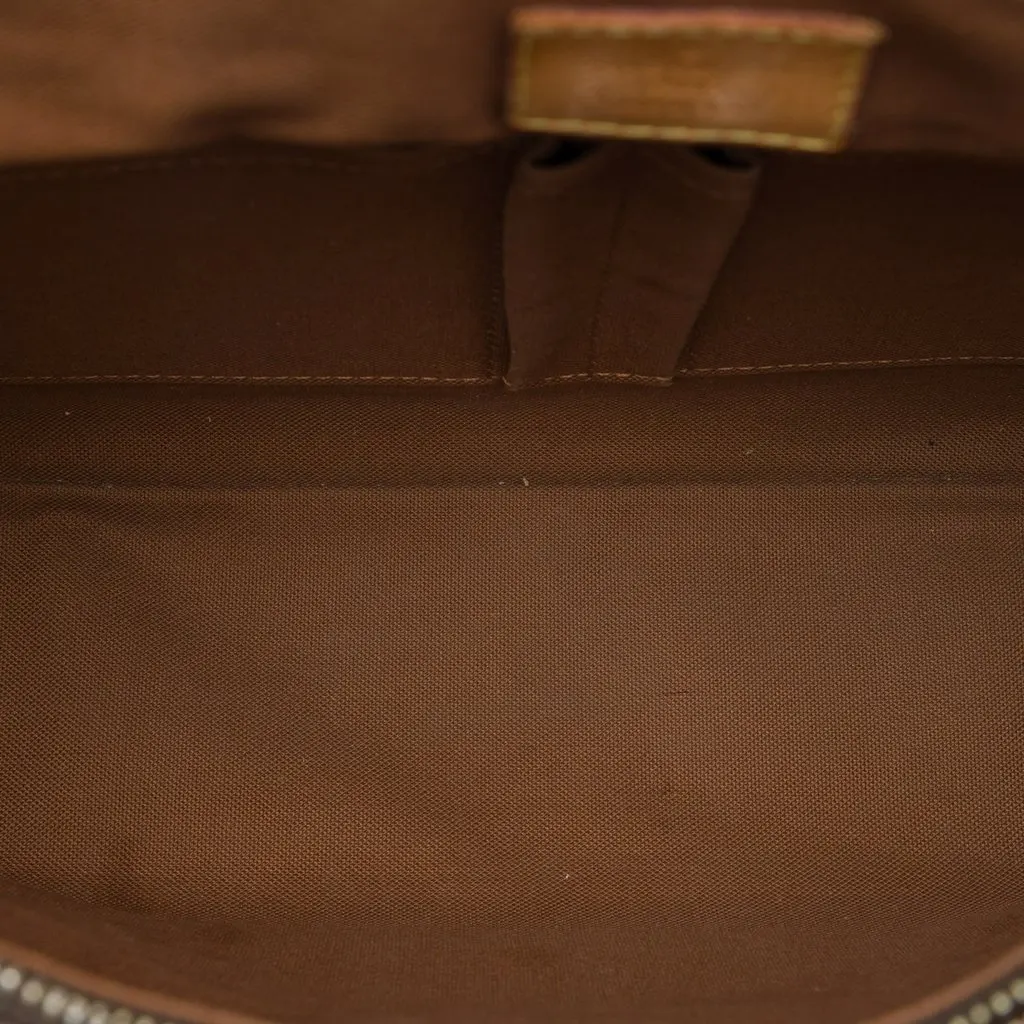 Louis Vuitton Monogram Beaubourg Messenger MM Brown Canvas Good - Model View