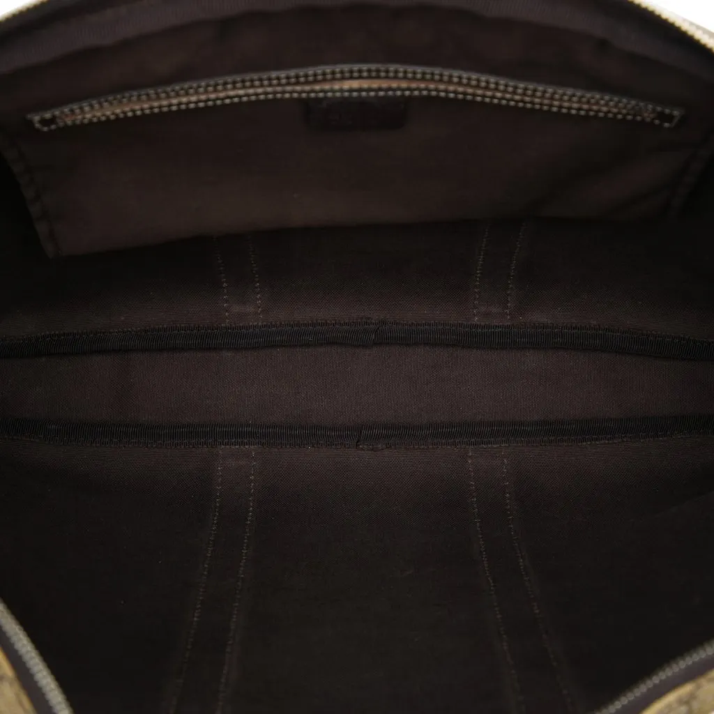 Gucci GG Supreme Business Bag Beige Very good - Model View