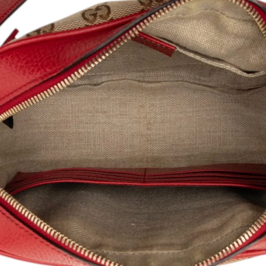 Gucci GG Canvas Bree Crossbody Beige Very good - Model View