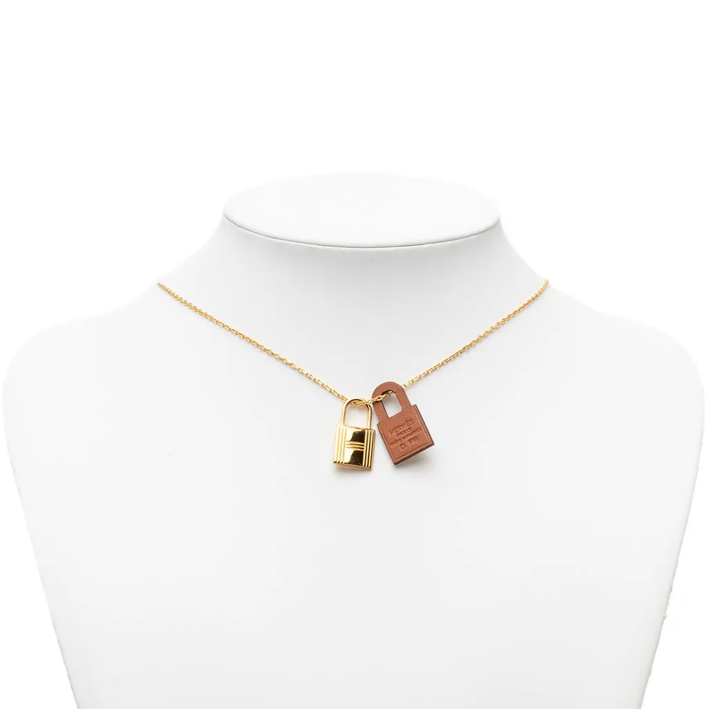 Hermès Gold Plated and Swift O Kelly Pendant Necklace Gold Metal Very good - Box View