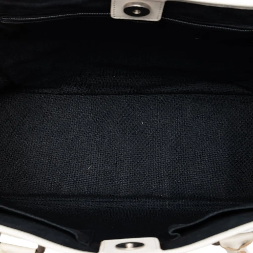 Burberry Haymarket Check Canvas Tote Beige Very good - Model View