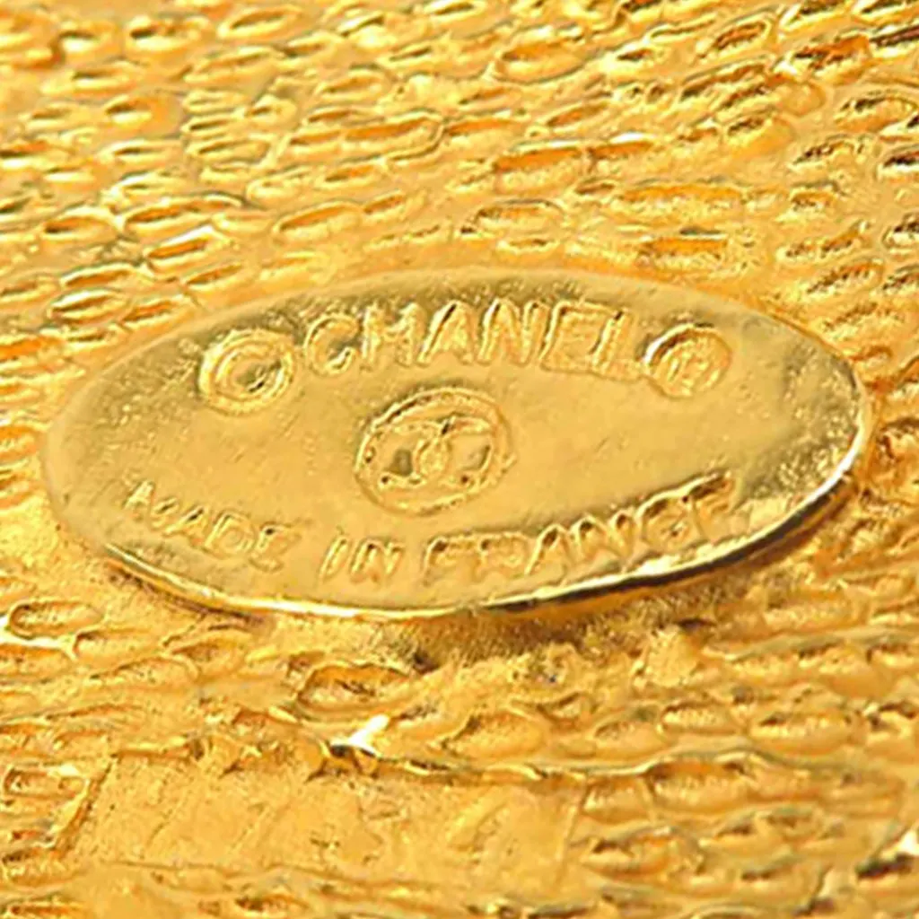 Chanel CC Gold Plated Rhombus Brooch Gold Metal Very good - Model View
