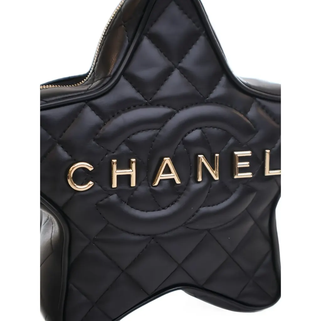 Chanel Quilted Lambskin Walk Of Fame Star Crossbody Black Leather Very good - Model View
