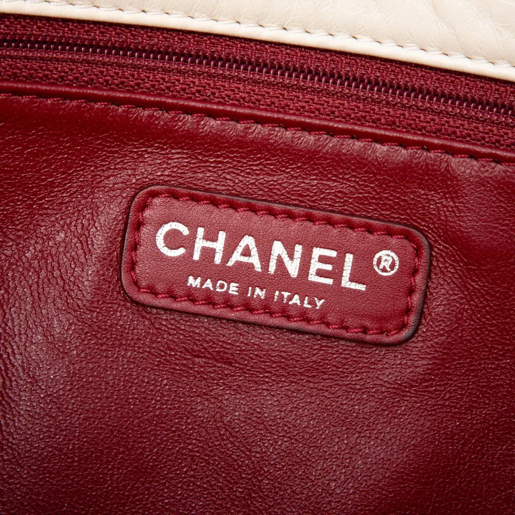 Chanel CC Double Stitch Lambskin Single Flap White Leather Very good - Box View